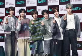 'V đáng yêu' của Kickflip [★Ảnh]