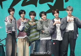 Kickflip. "Lovely finger heart." [★ Photo]