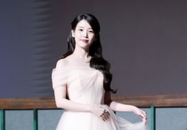 IU hát nhẹ nhàng như một cơn gió mùa xuân [★Ảnh]