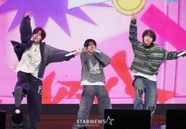 Sân khấu comeback sôi động của Kickflip [★Ảnh]