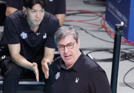 "录像回放寿命已尽。" 愤怒的一针见血，布朗教练下决心"拼死取胜" [天安县长]