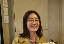 О Ёнсу, поддержка первого сына.После окончания университета в США стал продюсером «Выходит новая песня» [человек.]