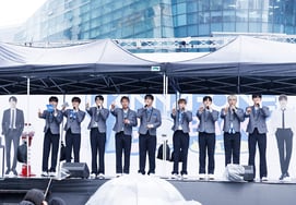 "Wanna One Go: Back to Base" reunites for the first time in 7 years.."KANG DANIEL and LAI KUANLIN, we're together from afar"