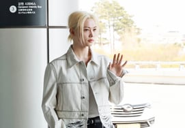 Felix (Stray Kids) khoe ảnh chụp tay trong ảnh họa báo mới [★Ảnh]