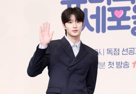 金载沅，修长的西装版型 [★照片]