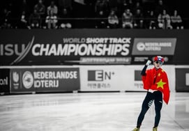 "没有考虑加入中国国籍的提议。" →与黄大宪的孽缘:改变国籍的中国林晓军吐露心境