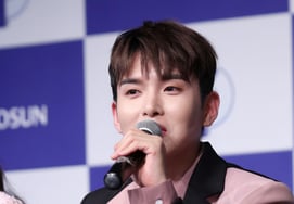 Ryeowook tự trách mình trước sự sụp đổ của khán giả trong concerthình như là lỗi của mình " [전문 스타이슈]