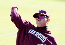 [Photo] Kim Gunhee's elaborate throw