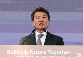 "韩国足球公园开馆"的郑梦奎会长表示:"韩国足球有可能进入世界杯4强... 我会努力的。"