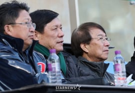 [Chụp ảnh] Jung Woon Chan - Heo Goo Yeon 'Trực quan hàng đầu của cựu thống đốc KBO'