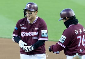 [Photo] Choi Joo-hwan, "A first RBI, I'm happy."