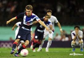 "Смертельная потеря ПК → Бронзовая медаль исторических Олимпийских игр в защиту Хон Мёнхо", легендарный полузащитник, снимает футбольные кроссовки... Рамси: «Декларация о завершении карьеры»