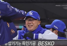 Park Jin-man's laughter "Veteran's concentration + bullpen score turned the tables → Thank you for your away fans in the cold weather."