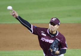 [Chụp ảnh] Kim Sung Jin gãi đúng chỗ rồi."'