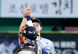 [相片儿] "与崔在勋庆祝胜利" 金瑞贤