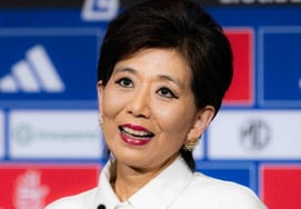 "女曼苏尔"韩裔球队老板"又"超大型投资→销售额达到4510亿韩元，为"打造国民喜爱的国家队"而欢呼