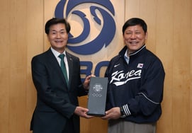 Thuyền E-mart cũng mở rồi."' Thành phố Miryang có 6 mặt sân bóng chày, bắt tay với KBO để cải thiện cơ sở hạ tầng bóng chày.