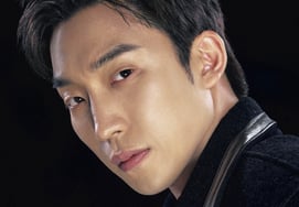 Lee Sang said, "Strong eyes." [★ Photo]