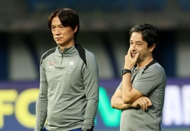 «Я снова порежу иностранного тренера» Ындыль, Хон Мён Бо «Сказка о лицах» ... В споре во время интервью Аросо: «Я должен лелеять тактических людей»