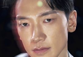 郑智薰 '冰冷的眼神' [★照片]