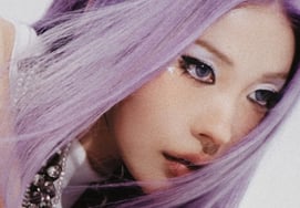 [公式] "美妆油管博主"李思培今天（8日）闪电出道，"不是普通的网红吗？"