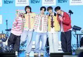 Cùng với 'Drummer 3 tuổi'Sóng thần, làn sóng đầu tiên được ném vào cảnh ban nhạc [sự tổng hợp]