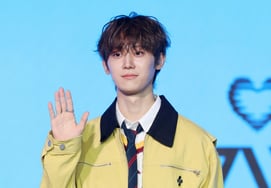 ユン・ヨンジュン、落ち着いたポーズ [★写真]