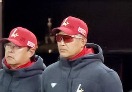 Я не собираюсь этого делать." Холодное предупреждение от главного тренера, но "Роковая ошибка Чон Чжун Чжэ → Чхве Мин Чжун Бок → Тройной хоум-ран" стало катастрофой. [Место проведения Инчхона]