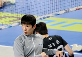 [Chụp ảnh] 'Hôm nay là ngày đó!'' Một tuyển thủ đang chuẩn bị cho trận đấu thứ tư