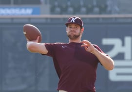 [Photo] Nation Wiles 'in the position of quarterback'