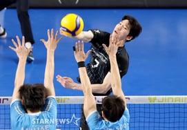 [相片儿] "球飞过去了。' 许树峰