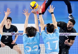 [フォト] 「これはタッチアウト」レオ