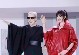 Meryl Streep - Anne Hathaway gửi lời chào đến người hâm mộ Hàn Quốc [★Ảnh]