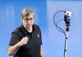 [Фото] Режиссер Бланк, чья ярость "сжигается кулаком" с концентрацией