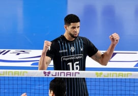 [Photo] "Fist is crying." Leo