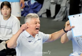 [フォト] 「歓声を上げる」ヘナン監督