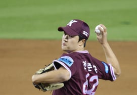 [Chụp ảnh] "Jeon Joon Pyo, Hãy giảm bớt những cú ném bóng thất bại."