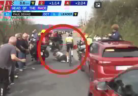 「衝撃」倒れた観客の上を自転車が「シュッ」と··· 人命より直進？ 混乱した現場「命がけで自転車に乗る」