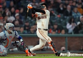 "Ground ball-floating ball-ground ball-Three-strike." Lee Jung-hoo has no hit in 4 at-bats again → batting average of 0.143 fall... SF wins 5-0 over PHI! "Devers Final Three Run." [SF Review]
