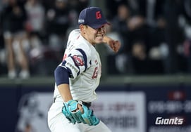 I've hung on to every pitcher coach' Kim Jin-wook, who is constantly studying, breaks his first 8 innings → team's 7 consecutive losses