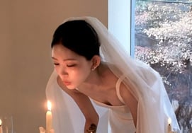 "May Marriage." Choi Jun-hee, the late Choi Jin-sil beauty..Happy in a dress "Sold out"