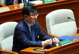 韩国气候部长官金星焕表示:"将重新考虑电动汽车补贴分配方案""