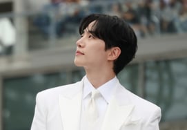 Ли Джун Хо, как и ожидалось, популярный актер.Звездный рейтинг 男 2 место для актера