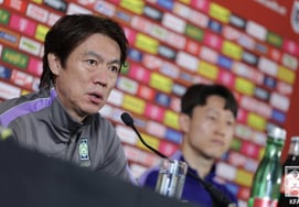 Финальный список чемпионата мира по безопасности Хон Мён Бо объявил «середину мая» и покинул место предварительного лагеря США без церемонии вылета из страны.