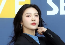 Kiwoom invites Joy to pitch the Lotte exhibition girl group 'Red Velvet' on the 10th.