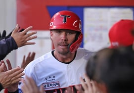 KIA's sole 'winner' Dale → batting average of 0.324 after the opening of the game is super awesome! The head coach also praised, "Thankful player, 'really' trying to go out somehow is the best."