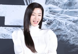 [tin sốt dẻo] Jeon Ji Hyun đến Liên hoan phim Cannes.Mời các bạn xem Midnight Screening