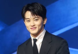 Mark, who left SM, celebrated the 10th anniversary of his debut after leaving NCT. "I don't look at SNS.."I'll be back"