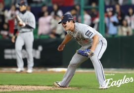 "ERA 10.35"最糟糕的候补投手→韩华"金-朴-郑-金"体制让第一名哭泣 消除了后门的不安