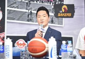 SK队主教练全希澈向"故意输球疑惑"低头表示，"很抱歉引起争议…… 财政委将诚实地做出解释。"